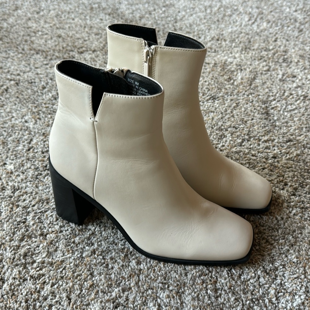 Faryl by farylrobin Size 8 Off-Whute Bootie